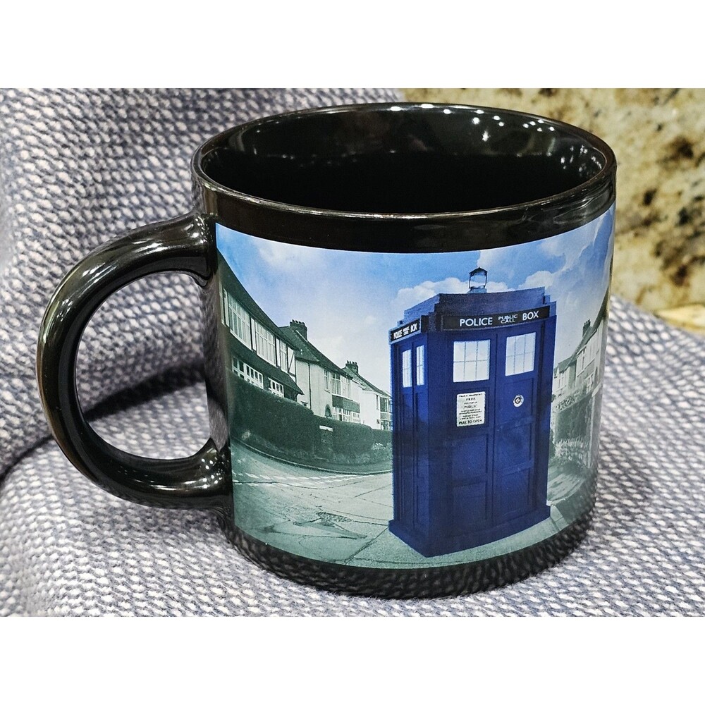 Doctor Who Disappearing TARDIS Heat Changing Coffee Mug BBC 2015  **Tiny Mark**